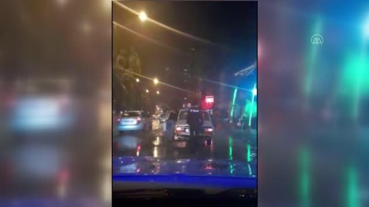 Son dakika! Yakıtı biten otomobilin sürücüsüne polis desteği