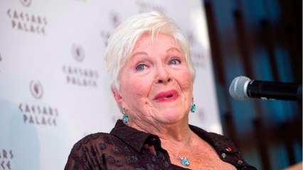 GALA VIDEO - « Il est beau en vrai aussi " : Line Renaud charmée par Olivier Véran