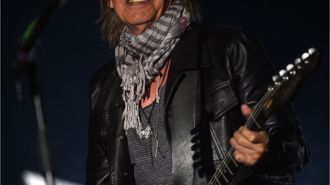 GALA VIDEO - Jean-Louis Aubert : les spectateurs de son concert à Bordeaux évacués en urgence