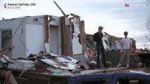 Dezenas de trabalhadores de uma fábrica sobreviveram aos tornados