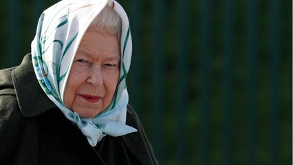 GALA VIDEO - Elizabeth II affaiblie : elle rassure le prince Charles avant son départ pour la Jordanie
