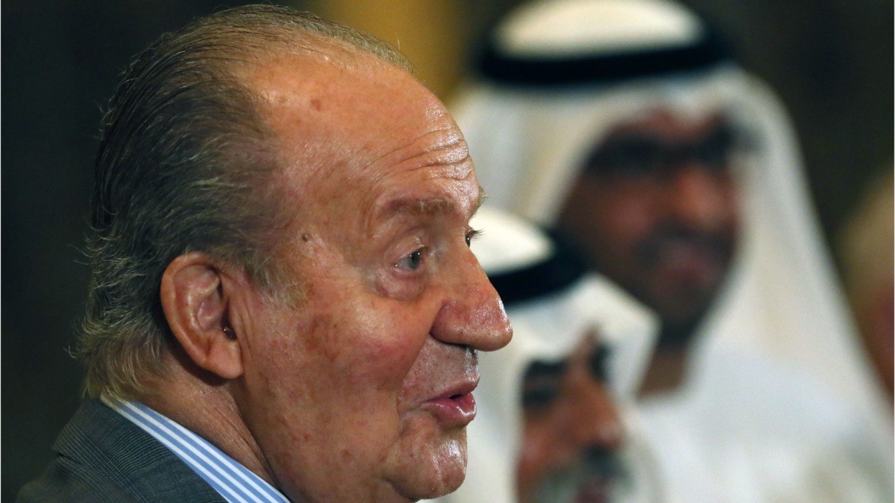 GALA VIDEO - Juan Carlos décrié en Espagne : « Il fait honte aux plus royalistes des royalistes "