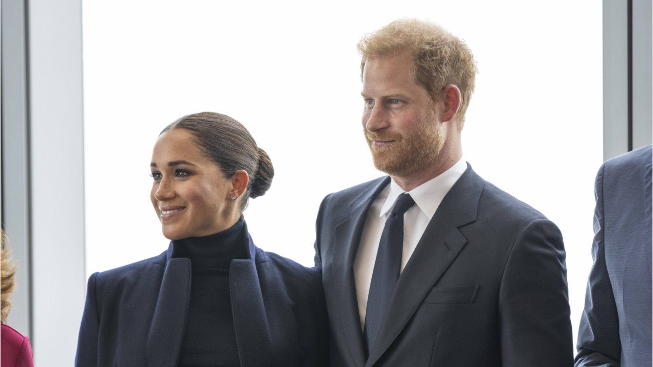 GALA VIDEO - Meghan Markle bouc-émissaire à la place de Harry : les hommes d'Elizabeth II voulaient se venger du prince.