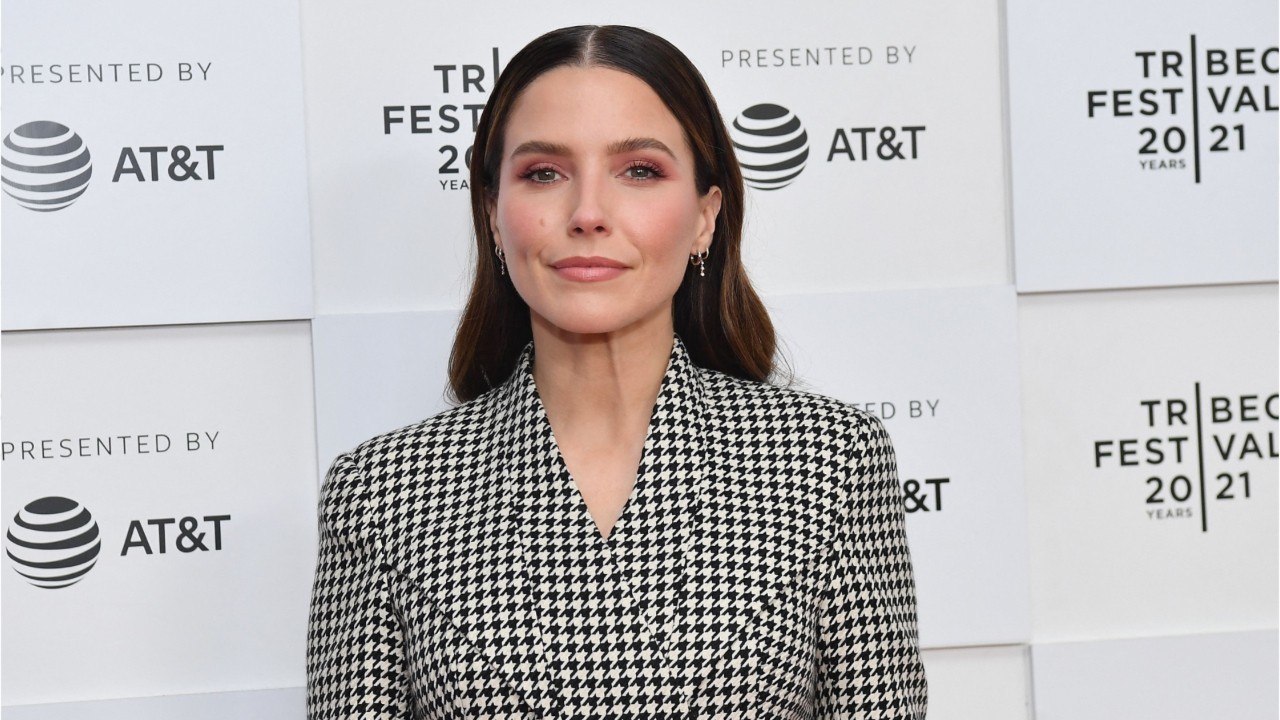 GALA VIDÉO - Sophia Bush (Les Frères Scott) en deuil et « dévastée " : elle poste un poignant message