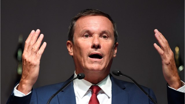 GALA VIDEO - Nicolas Dupont-Aignan outrancier : ce tweet qui choque les médecins