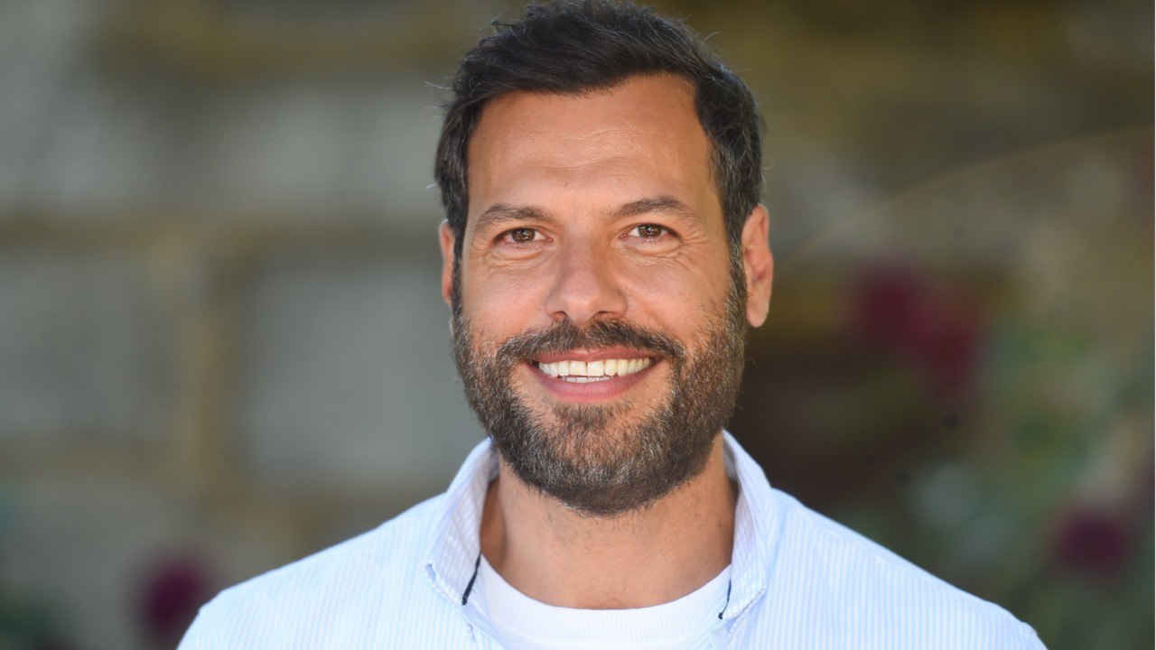 GALA VIDEO - Laurent Lafitte volontairement mystérieux : « Je ne veux pas la vie de Johnny "