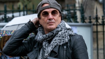 GALA VIDEO - Francis Lalanne : après une grosse embrouille à bord d'un train, une plainte déposée contre lui