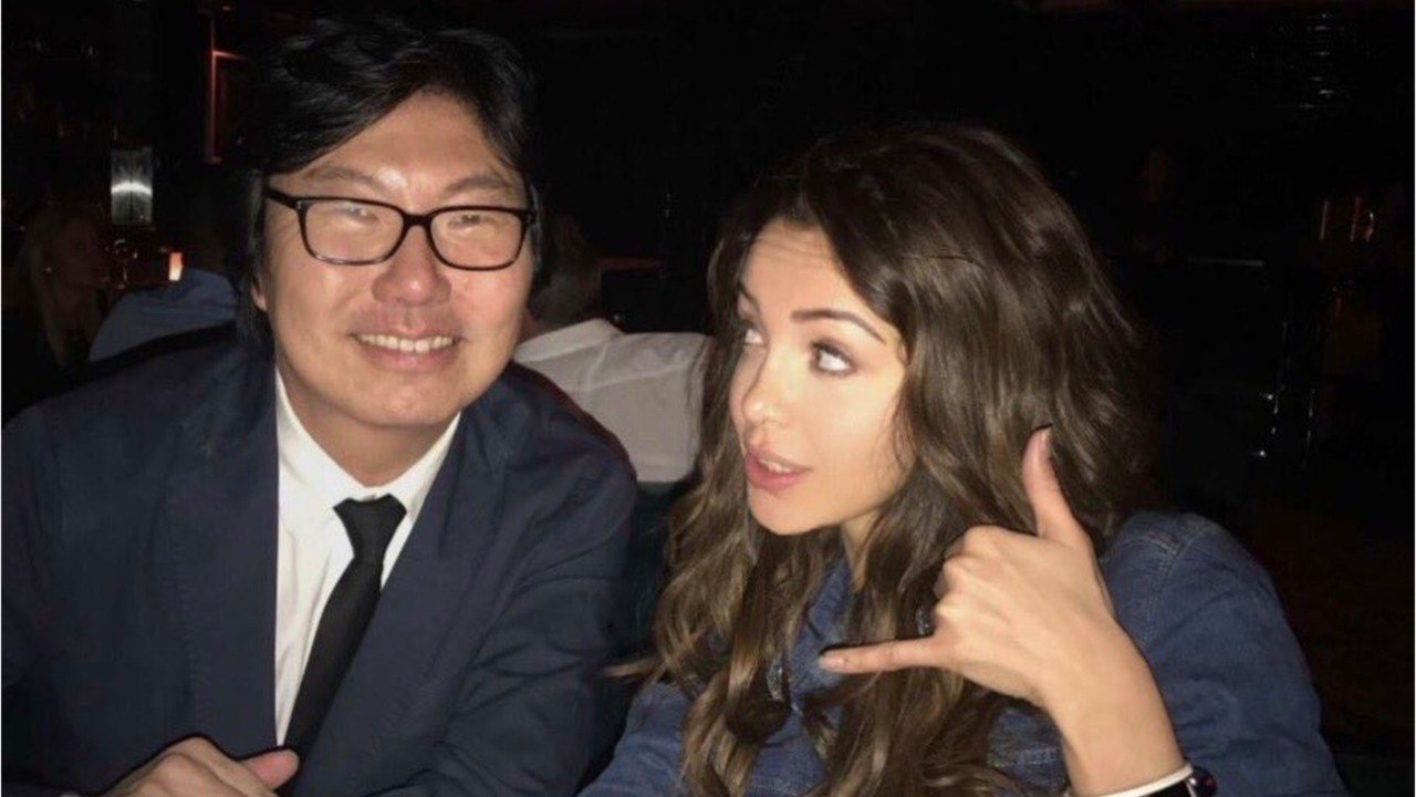 GALA VIDEO - Nabilla draguée par Jean-Vincent Placé en boîte : cette scène surréaliste