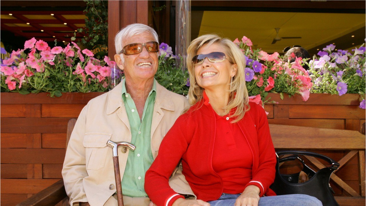 GALA VIDEO - Hommage à Jean-Paul Belmondo : Natty très affectée. (1)