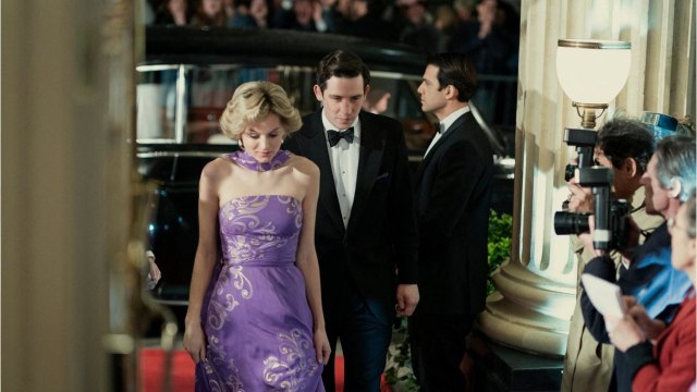 GALA VIDÉO - The Crown : certains membres de la famille royale d'Angleterre songent à poursuivre Netflix.