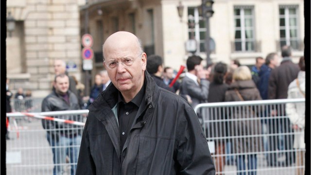 GALA VIDEO - Nicolas Sarkozy accusé de se donner en « spectacle avec Carla Bruni : un proche balance