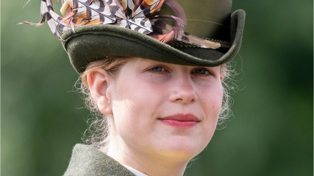 GALA VIDEO - Lady Louise Windsor nouvelle favorite d'Elizabeth II ? Comment elle a éclipsé William et Harry