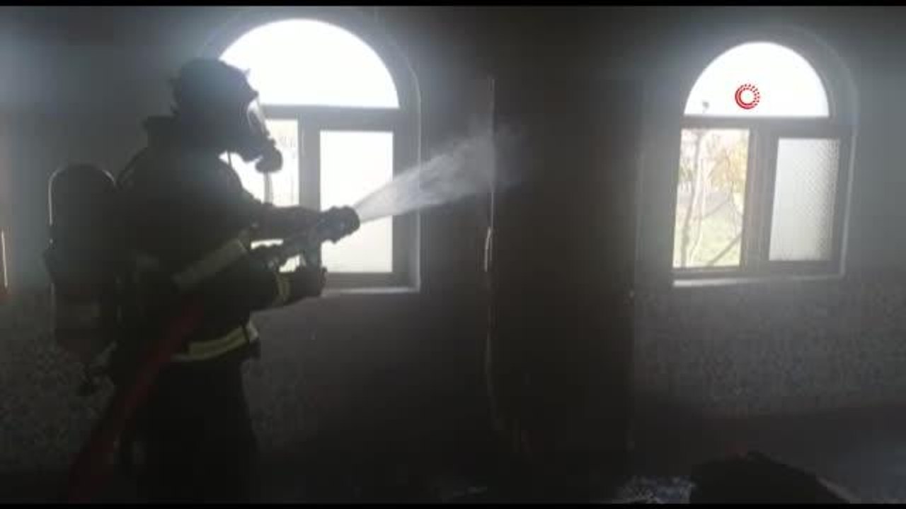Camide çıkan yangın itfaiye ekiplerinin müdahalesi ile kısa sürede söndürüldü