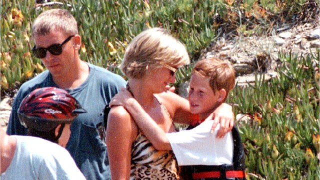 GALA VIDEO - Diana ses fils William et Harry lui auraient « servi de couvertures pour ses infidélités (1)