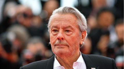 GALA VIDÉO - "Il se sentira libéré après" : Alain Delon envoie ses meilleures pensées à Bernard Tapie