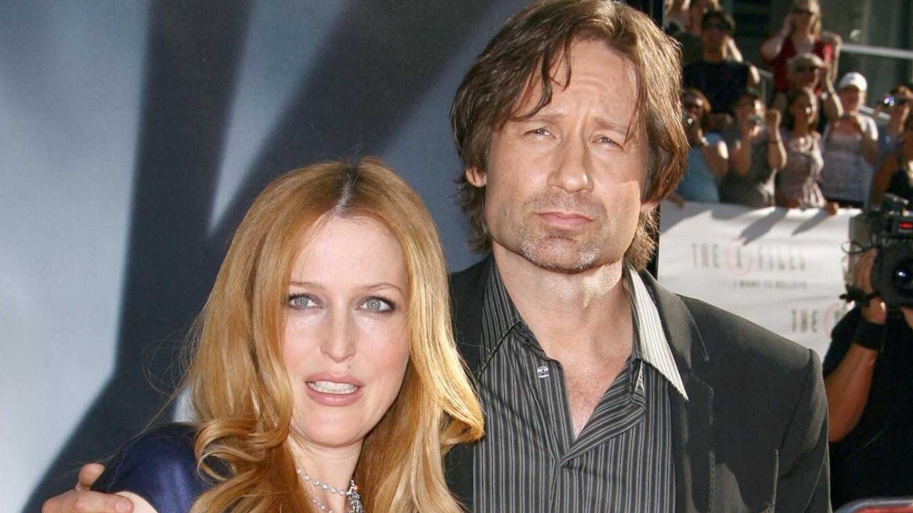 GALA VIDEO - David Duchovny et Gillian Anderson (X-Files) : que s'est-il réellement passé entre eux ?