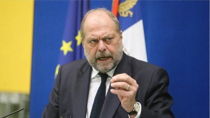 GALA VIDÉO - « Attends, je me déshabille " : Eric Dupond-Moretti sanctionne un magistrat pour harcèlement sexuel.