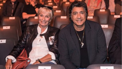GALA VIDÉO - Frédéric François marié depuis 50 ans : « Ce n'était pas facile de vivre avec un chanteur à minettes "
