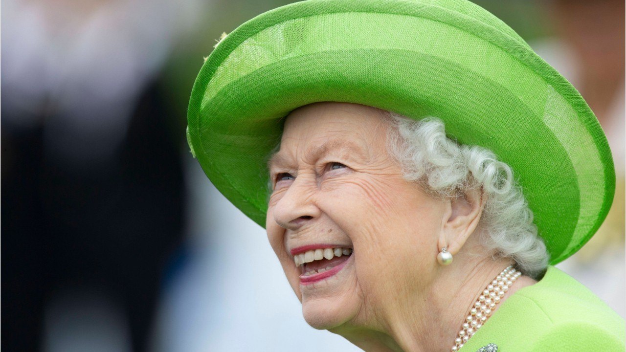 GALA VIDEO - Elizabeth II prépare l'offensive : Harry et Meghan attendus au tournant...