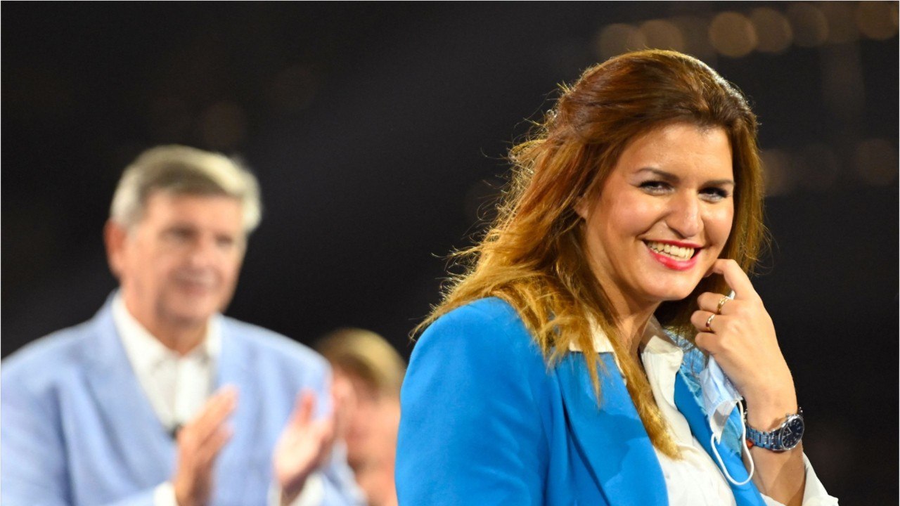 GALA VIDEO - « Allô c’est Marlène, je suis de gauche ! " : cette blague de Marlène Schiappa moquée