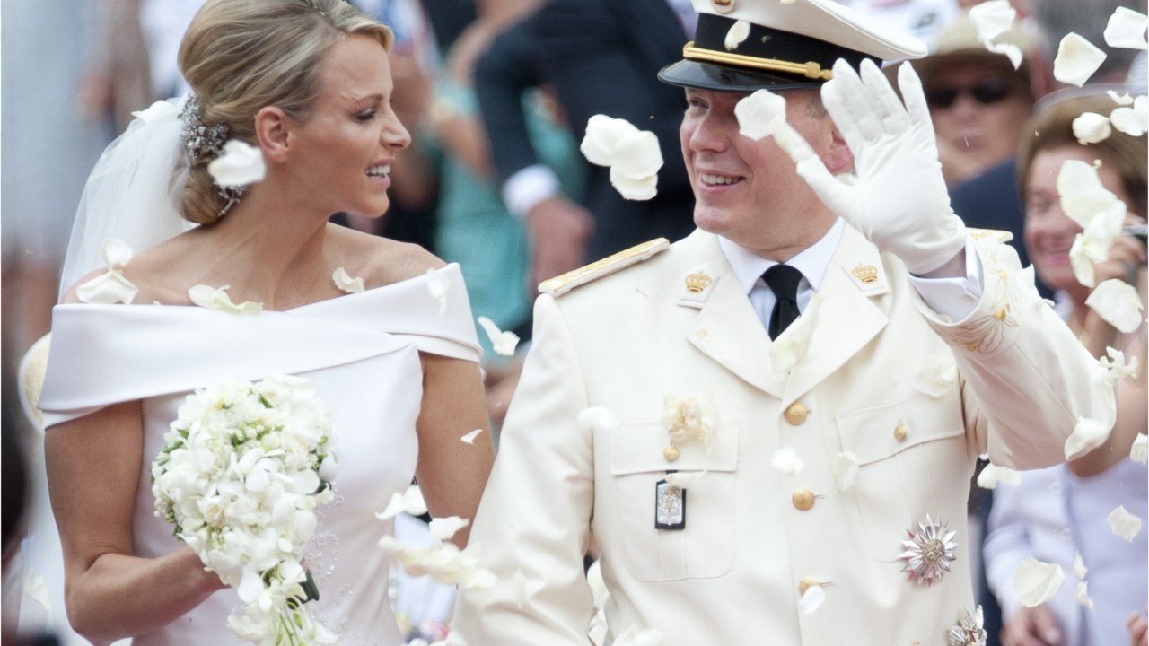 GALA VIDEO - Fact-checking - "Ne pleure pas" : pourquoi Albert de Monaco a dit ces mots à Charlene le jour de leur mariage