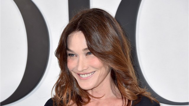 GALA VIDEO – Carla Bruni fête la réouverture des musées avec sa fille Giulia