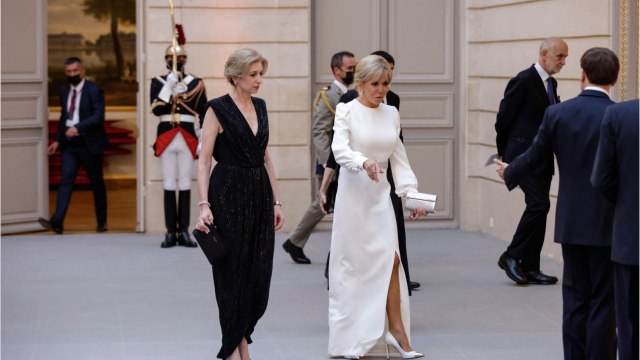 GALA VIDEO - En pleurs, sanglotante : Brigitte Macron sait sortir les griffes quand il s'agit de son couple
