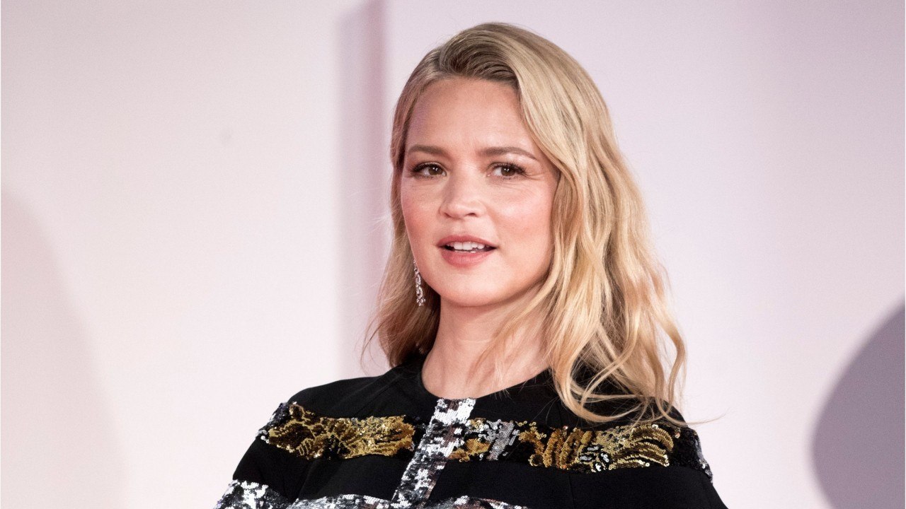 GALA VIDEO - « Miss Tequila dans un bar " : Virginie Efira revient avec humour sur ses années lycée