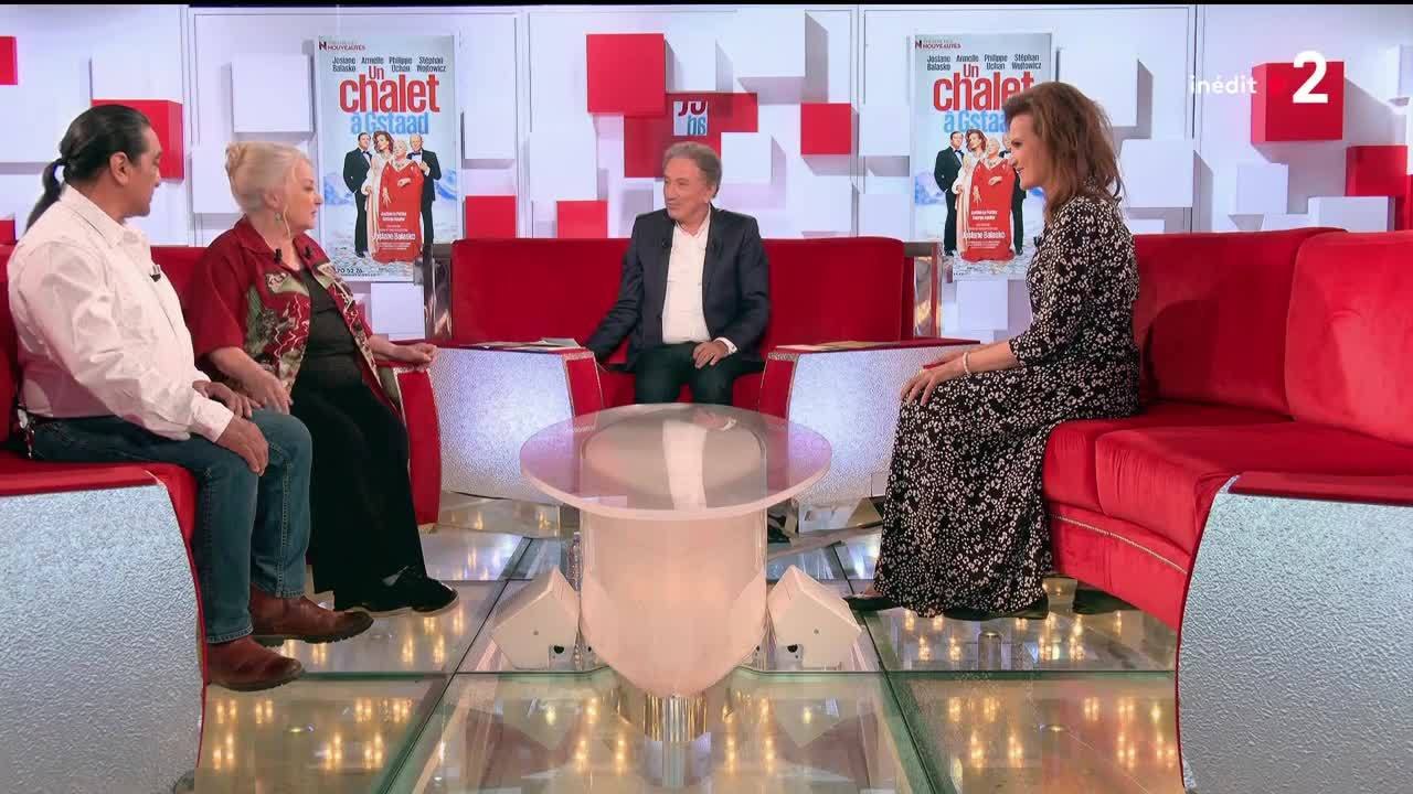 GALA VIDÉO - Josiane Balasko dévoile les dessous de sa rencontre avec son mari George Aguilar