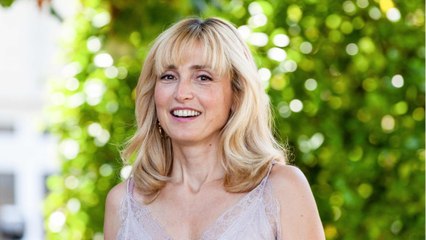 GALA VIDEO - Le saviez-vous ? Julie Gayet a fait l'école du cirque ! Et sa spécialité est étonnante…