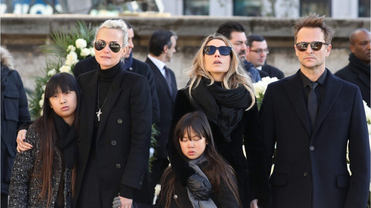 GALA VIDÉO - Laeticia Hallyday et Laura Smet : des retrouvailles inévitables et sous tension pour Johnny