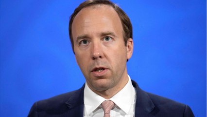 GALA VIDEO - Matt Hancock grillé avec sa maîtresse, il démissionne pour « non-respect des gestes barrières "