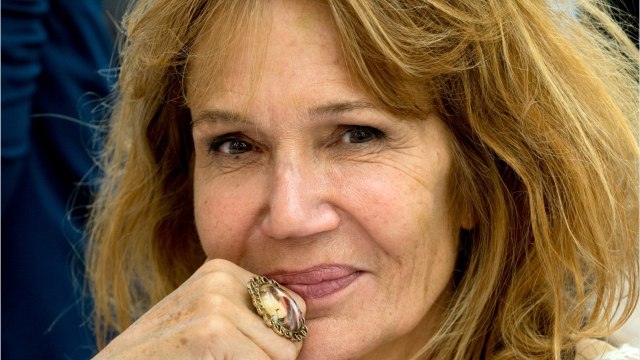 GALA VIDÉO - Clémentine Célarié cash sur sa chirurgie esthétique : son nouveau nez a « changé sa vie