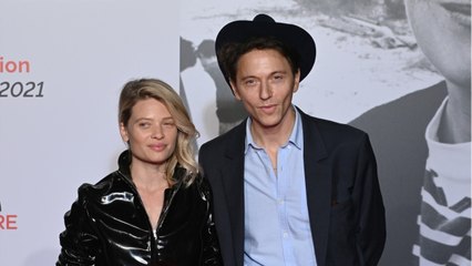 GALA VIDEO - « On a su résister " : quand Mélanie Thierry évoquait son couple avec Raphaël