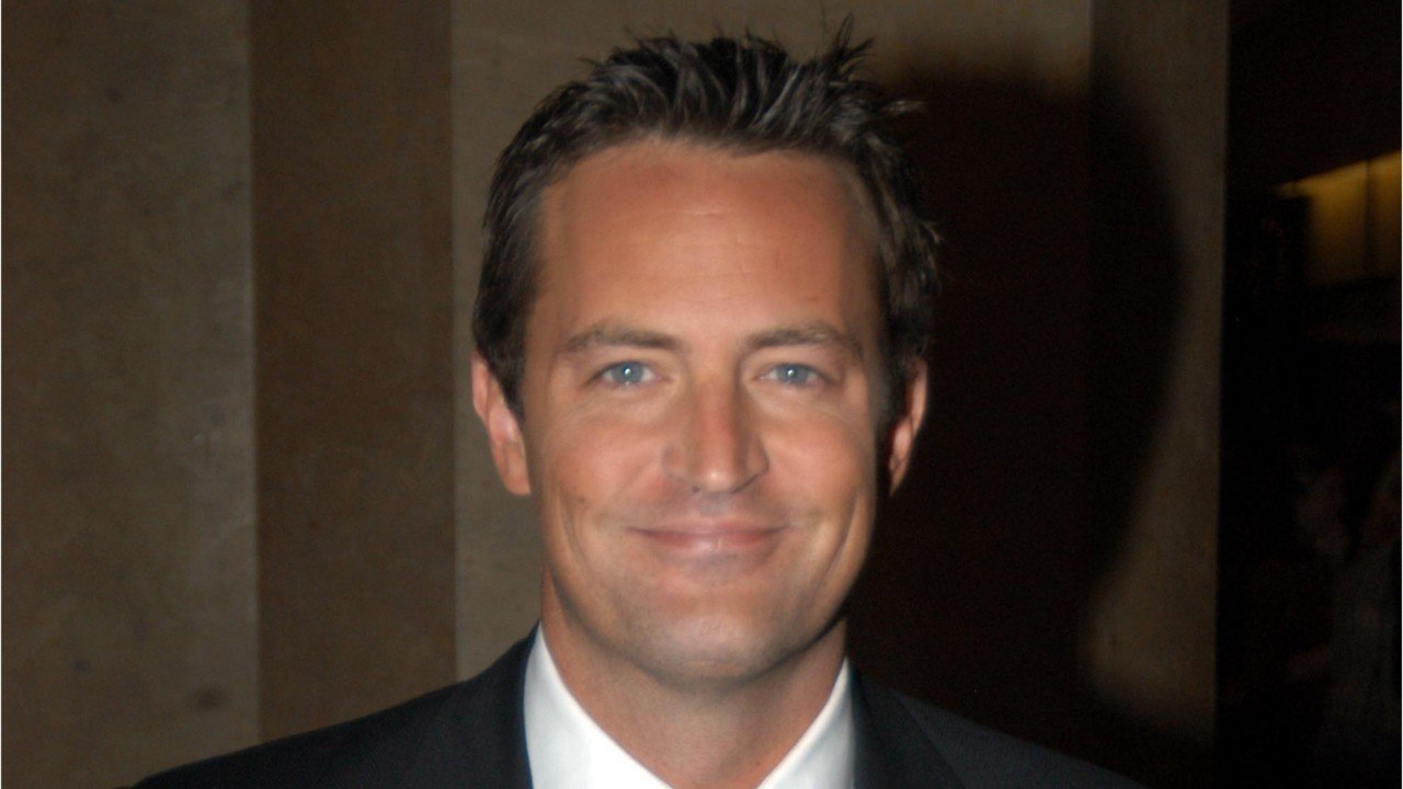 GALA VIDEO - Matthew Perry (Friends) rattrapé par ses addictions ? Cette vidéo qui inquiète.