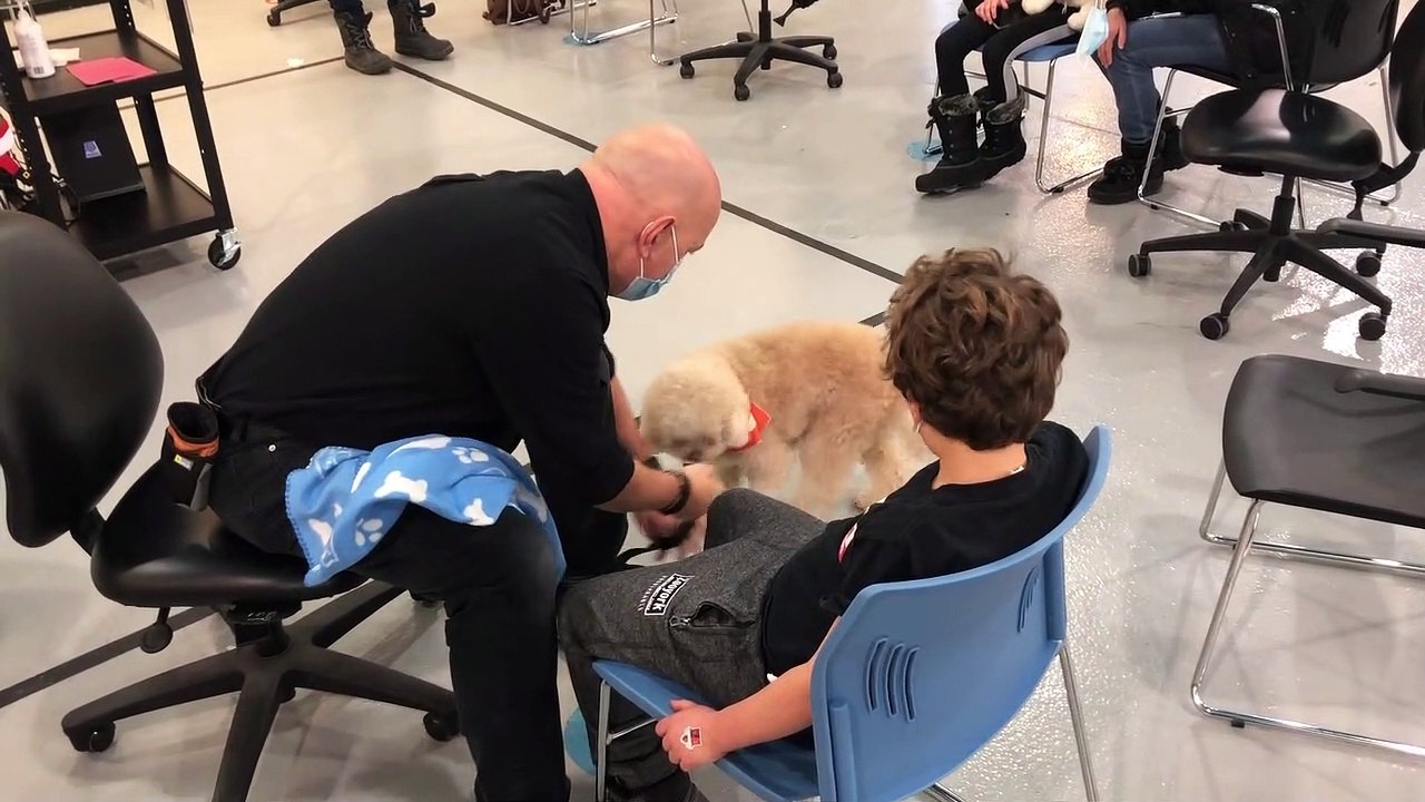 Bémol salue Charles (Photo: Le Reflet - Audrey Leduc-Brodeur)