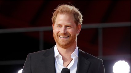 GALA VIDEO - « Il sentait l'alcool et la cigarette " : le mode de vie du prince Harry pointé du doigt