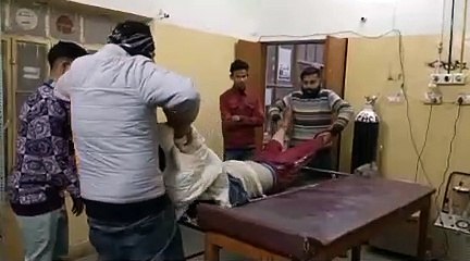 कार व मोटरसाइकिल में टक्कर, दो युवकों की मौत