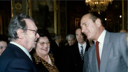 GALA VIDEO - « Le roi est nu " : ce jour où Jacques Chirac a été photographié dans le plus simple appareil