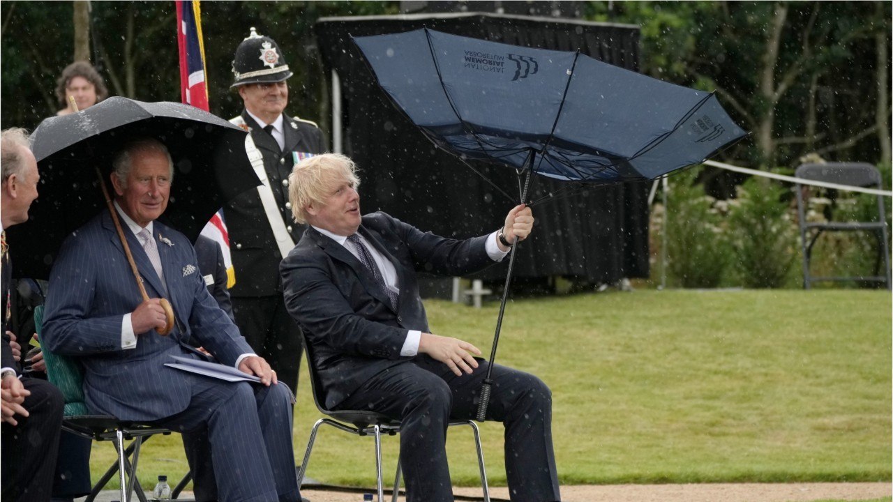 GALA VIDEO - Le prince Charles très gêné par Boris Johnson : la vidéo qui fait marrer les Anglais