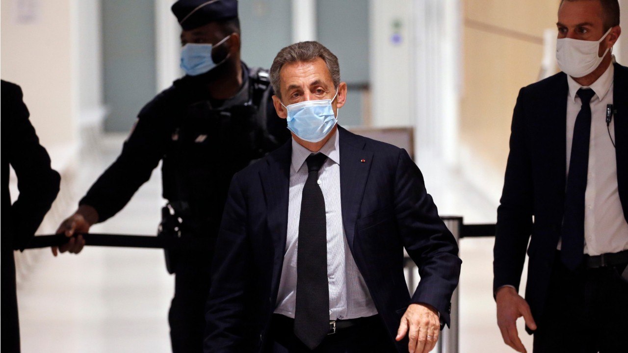 GALA VIDEO - Nicolas Sarkozy hausse le ton au tribunal : "Je ne suis pas Patrick Bruel !"