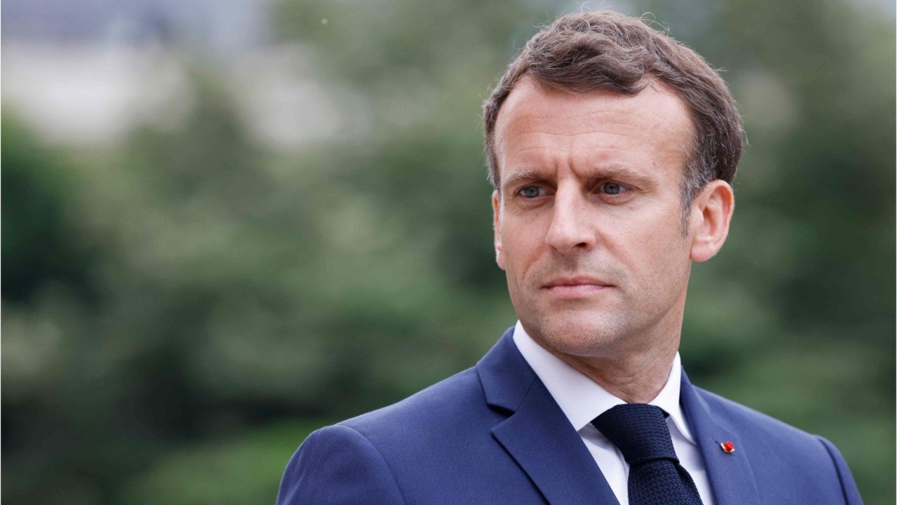 GALA VIDEO - « Faut faire disparaître le truc " : Emmanuel Macron face à un dilemme