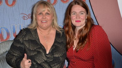 GALA VIDEO - PHOTO – Valérie Damidot : sa fille Roxane fait tomber le haut en vacances !