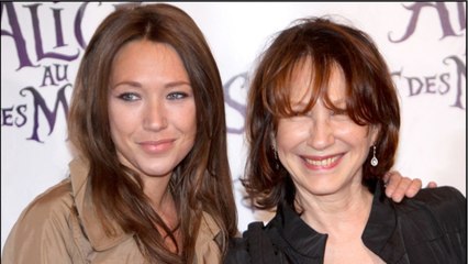 GALA VIDEO - Nathalie Baye « une grand-mère parfaite " : les confidences de Laura Smet