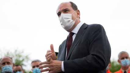 GALA VIDEO - « T'avais des livres de femmes nues " : Jean Castex embarrassé en public