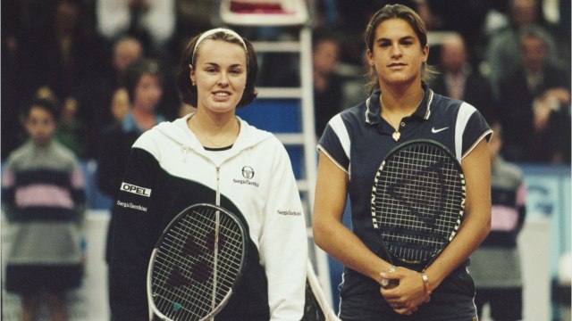 GALA VIDÉO - PHOTO - Amélie Mauresmo dévoile un rare cliché de son fils : Petit homme devient grand