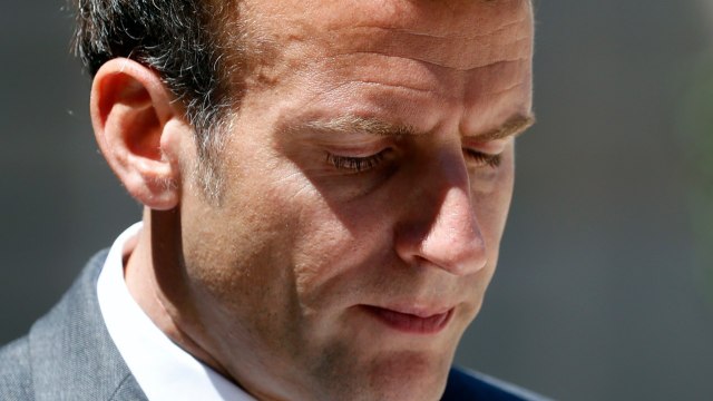 GALA VIDEO - Emmanuel Macron giflé : son agresseur « rempli de dégoût