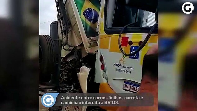 Acidente entre carros, ônibus, carreta e caminhão interdita a BR 101