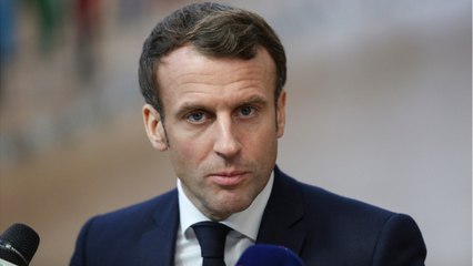 GALA VIDÉO - "Macron n’a pas d’enfants, il veut piquer les nôtres" : cette affiche qui fait polémique (1)