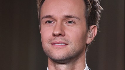 GALA VIDÉO - Cyril Féraud torse nu en vacances : ses fans en redemandent !